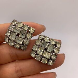 Gorgeous vintage signed rhinestone clip on earrings